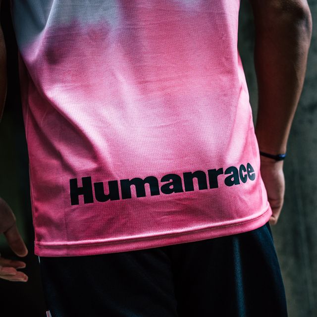 /media//bestanden/blog/nieuw/adidas-human-race-shirts/adidas-HumanRace-slidertekst-640x640-foto12.jpg