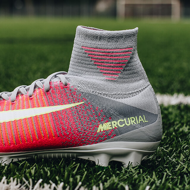 Deze voetbalschoenen zijn speciaal voor de vrouwelijke voetballers -  Voetbalshop.be