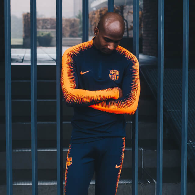 De nieuwe Nike FC Barcelona trainingspakken zijn gruwelijk - Voetbalshop.be