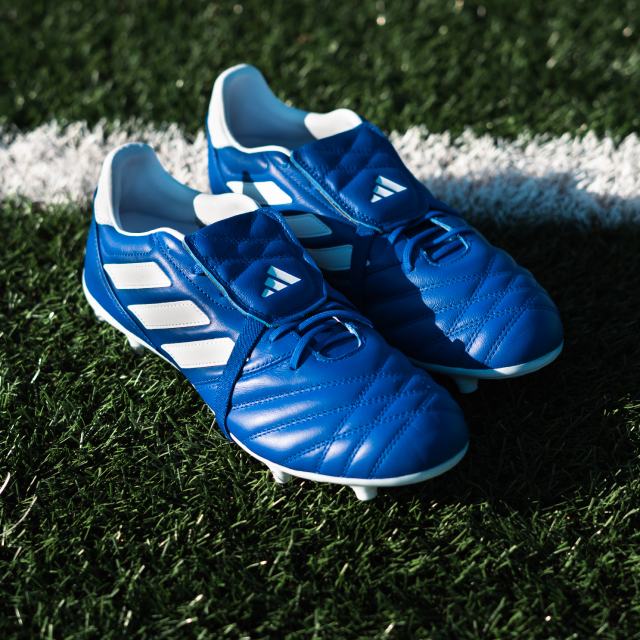 Brede Voetbalschoenen