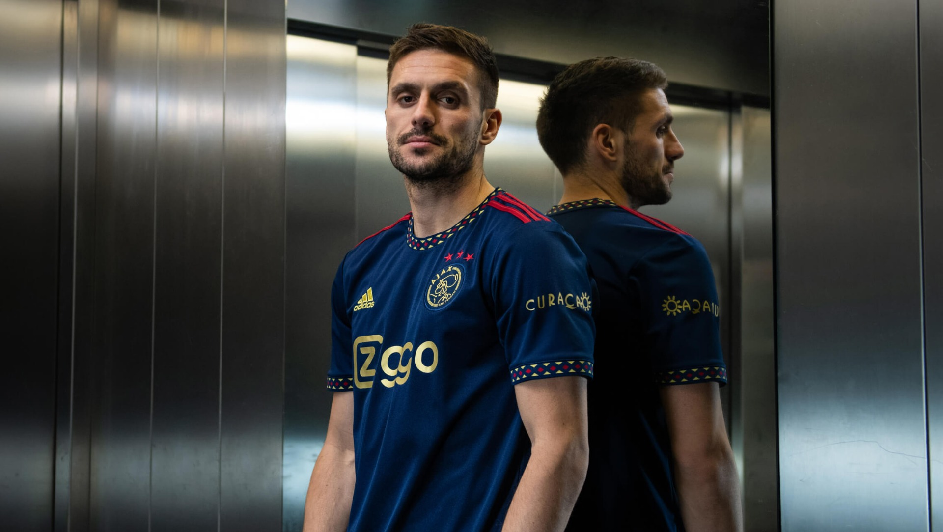 Ajax imponeert tijdens uitwedstrijden in het nieuwe uitshirt 2022-2023!