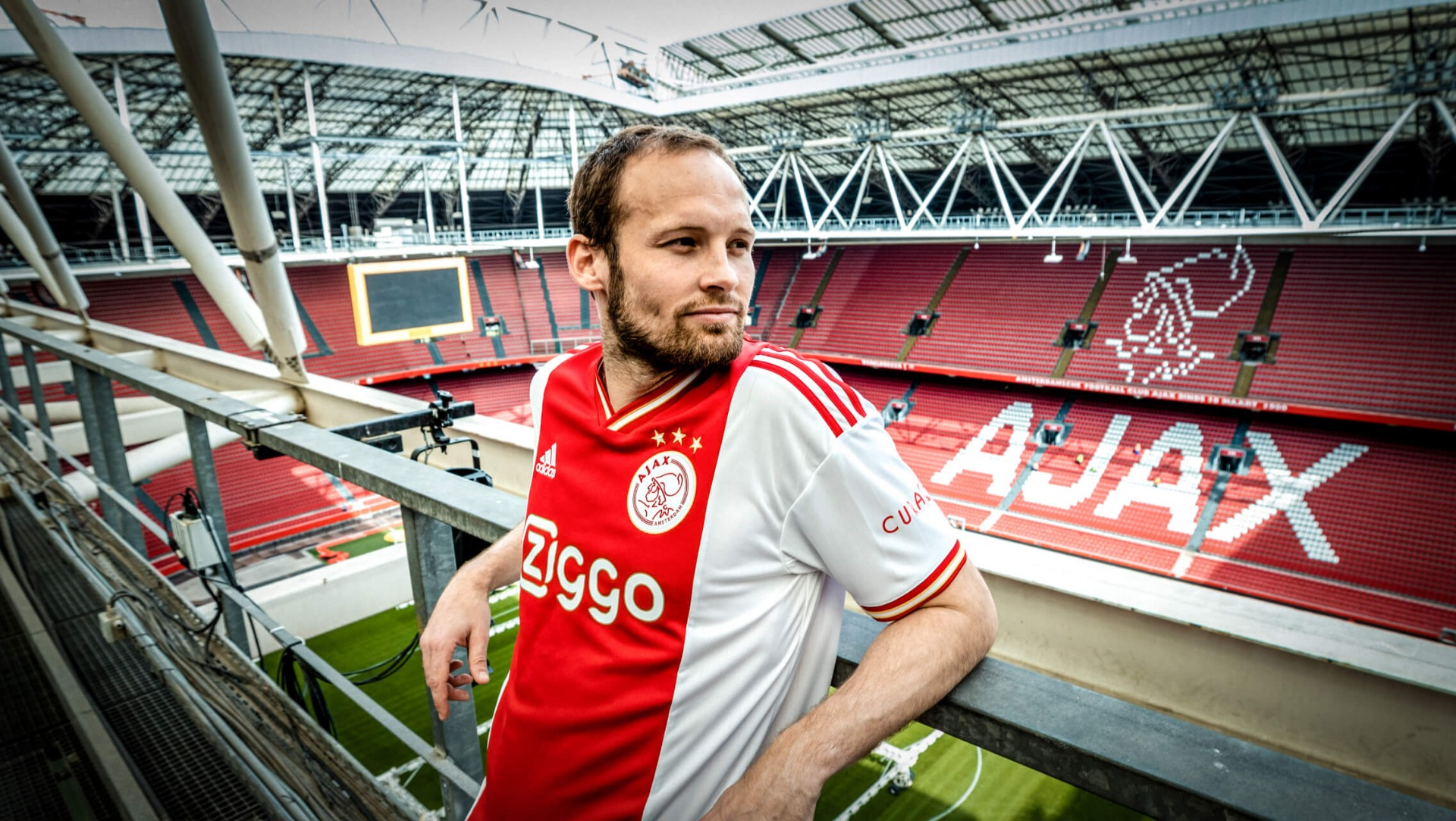 Klassiek met een gouden randje, dit is het Ajax thuisshirt 2022-2023!