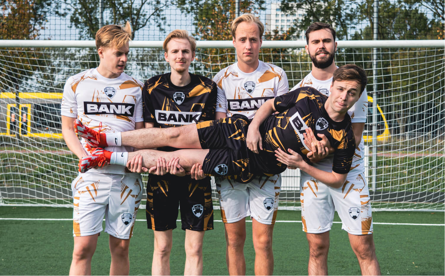 Bankzitters FIFA tenue