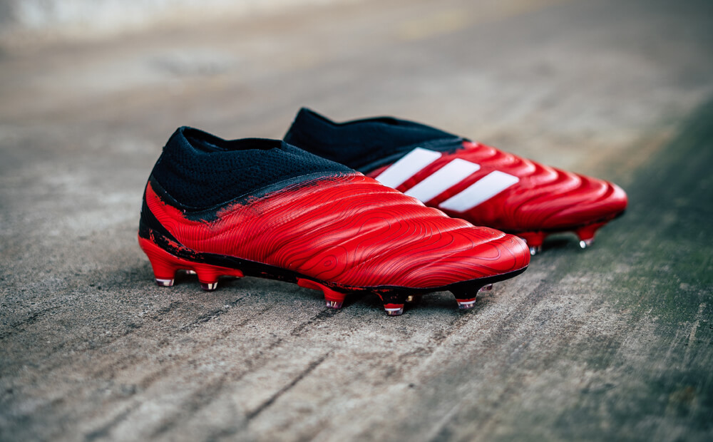 Welke voetbalschoenen lopen breed