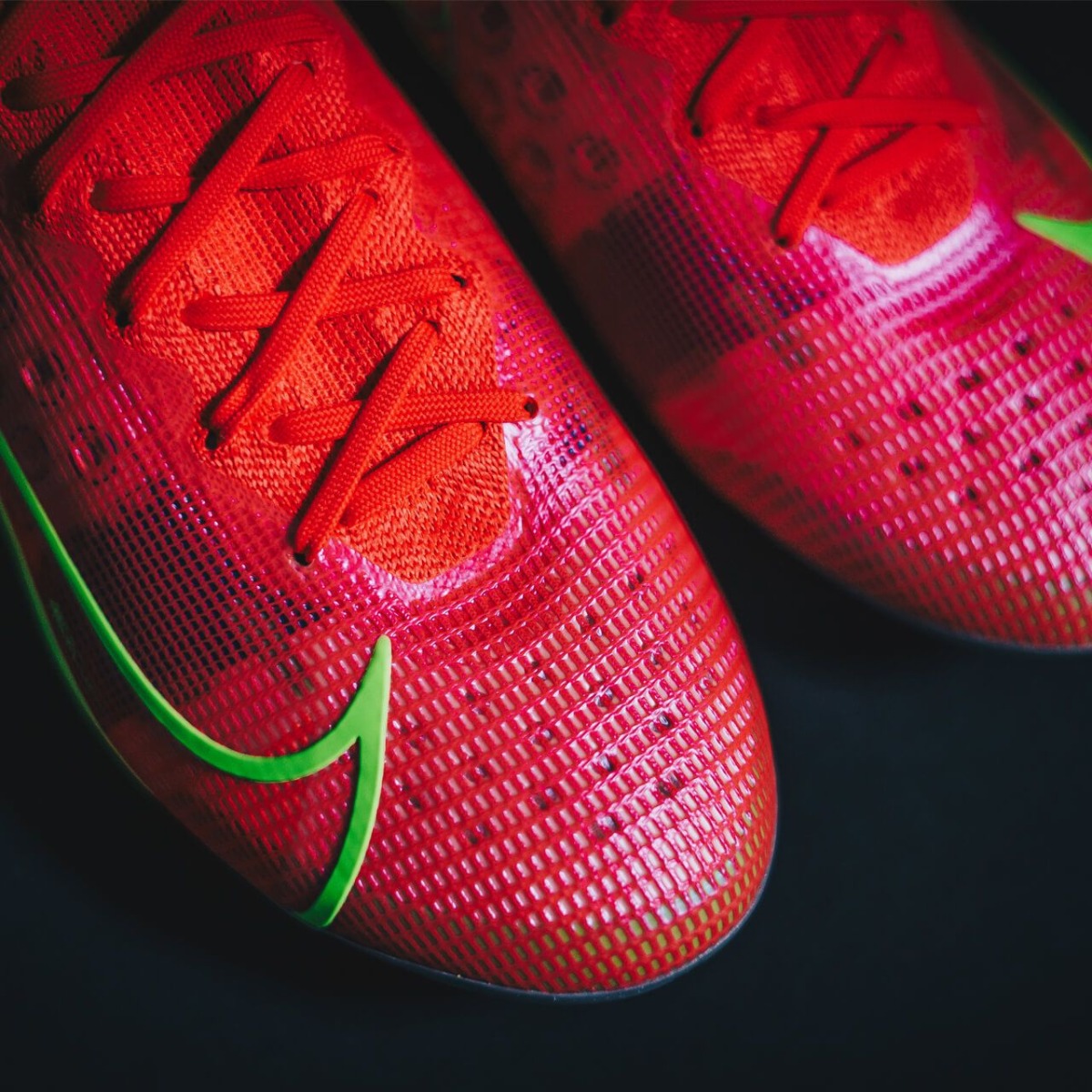 Nike-Mercurial-Spectral-Slider-Tekst-640x640-2.jpg