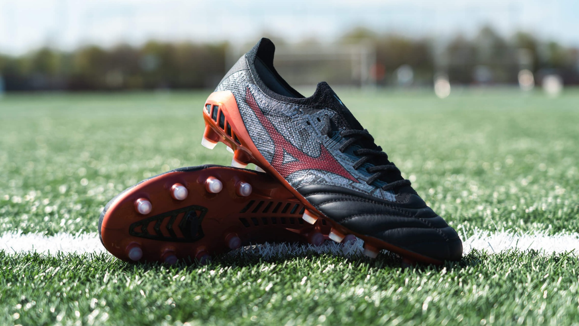 Comme un empereur sur le champ de bataille, la nouvelle Mizuno Morelia SR4