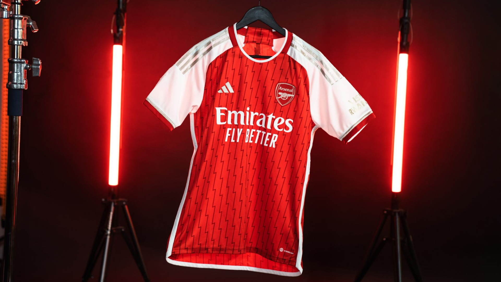 Hommage aux Invincibles dans le maillot domicile adidas Arsenal 2023-2024