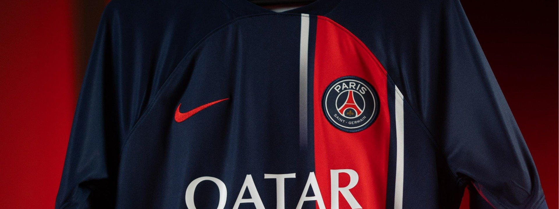 Le Paris Saint-Germain et Nike lancent le nouveau maillot 2023