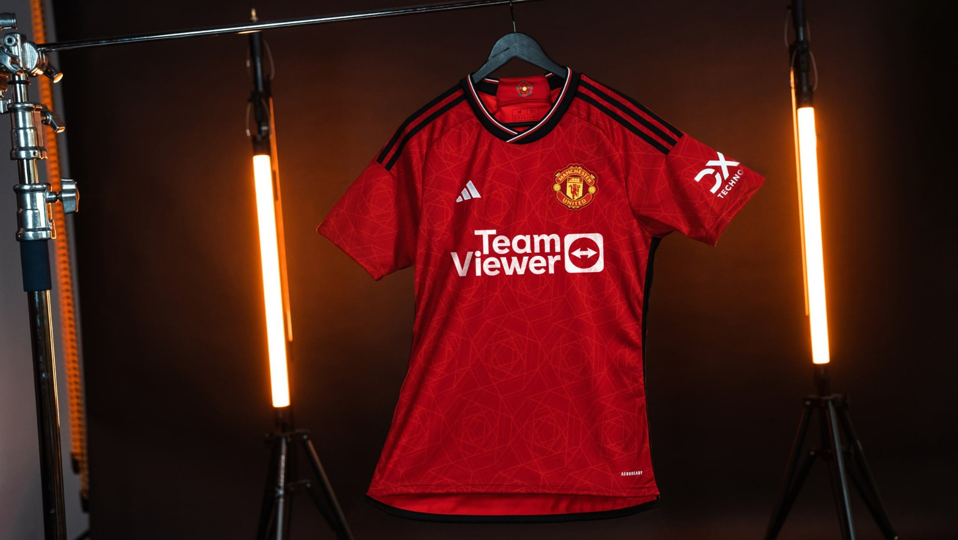Manchester to the world, dit is het adidas Manchester United thuisshirt 2023-2024