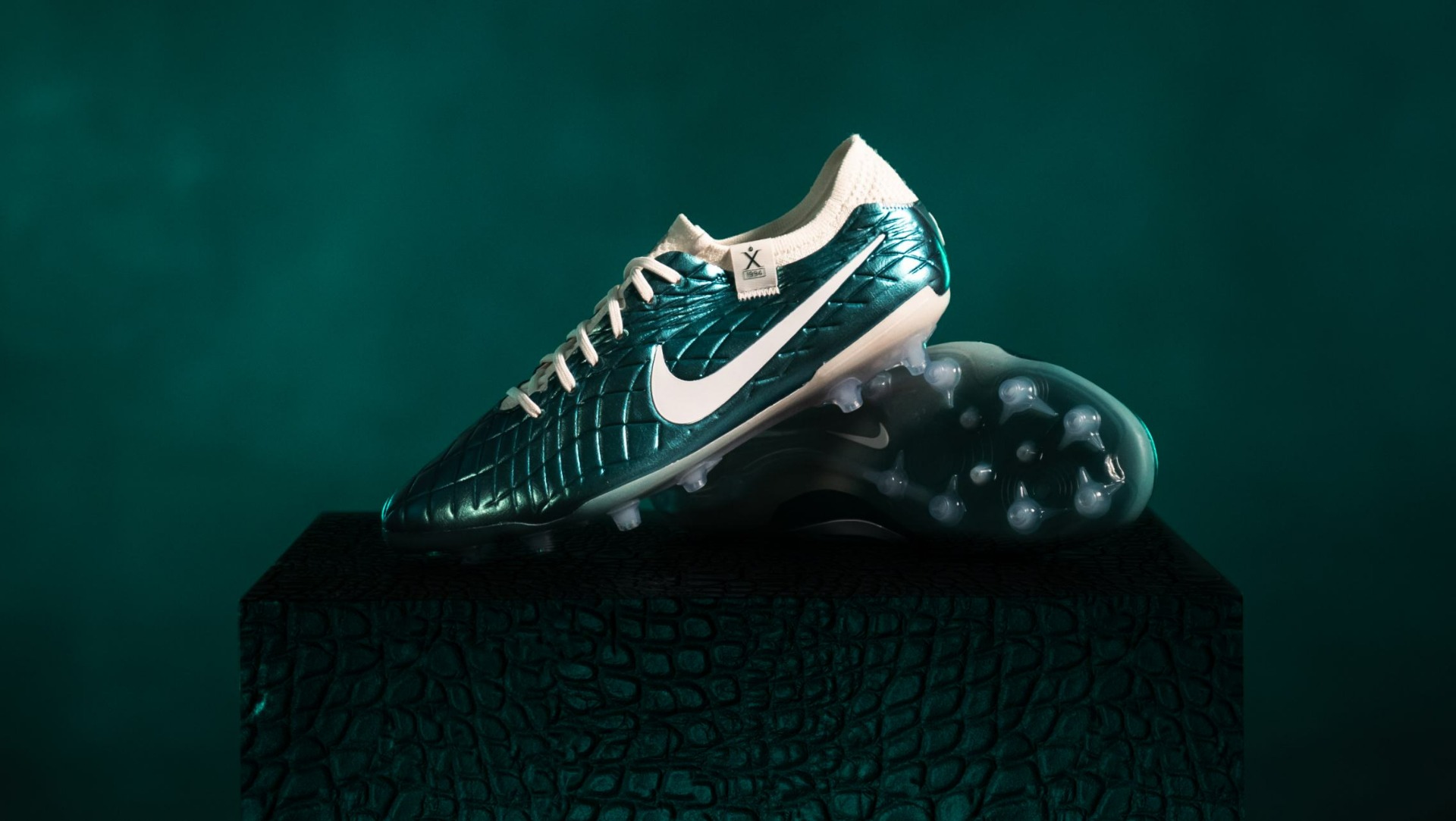 La Nike Tiempo fête 30 ans d'histoire de foot en émeraud