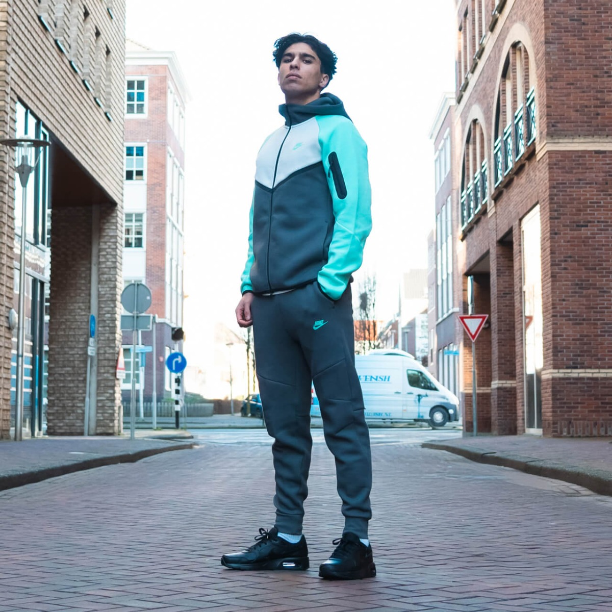 20250202-slider-blokje-Nike-Tech-Fleece-2.jpg