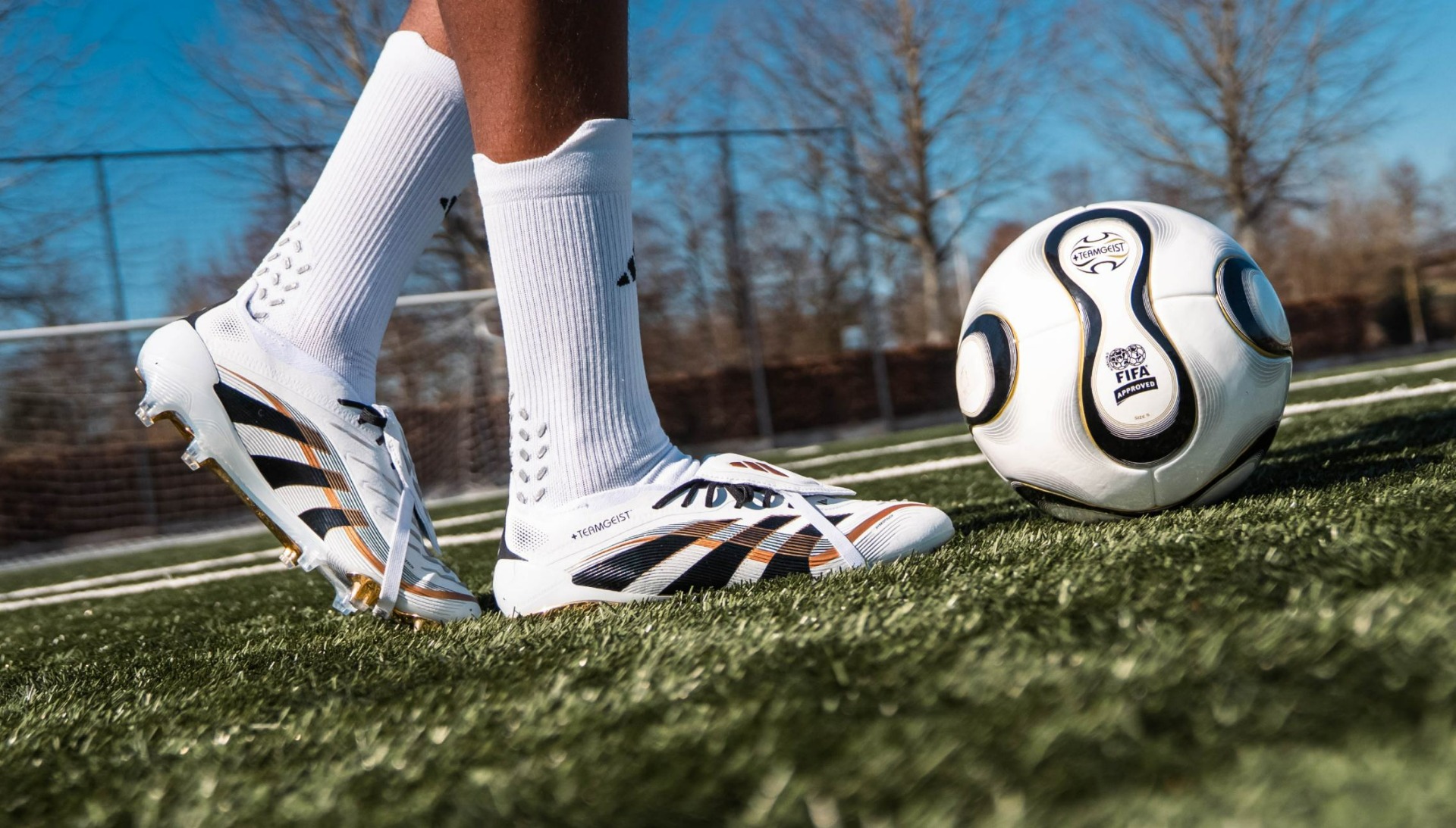 De terugkeer van een legende: adidas Teamgeist in 2025