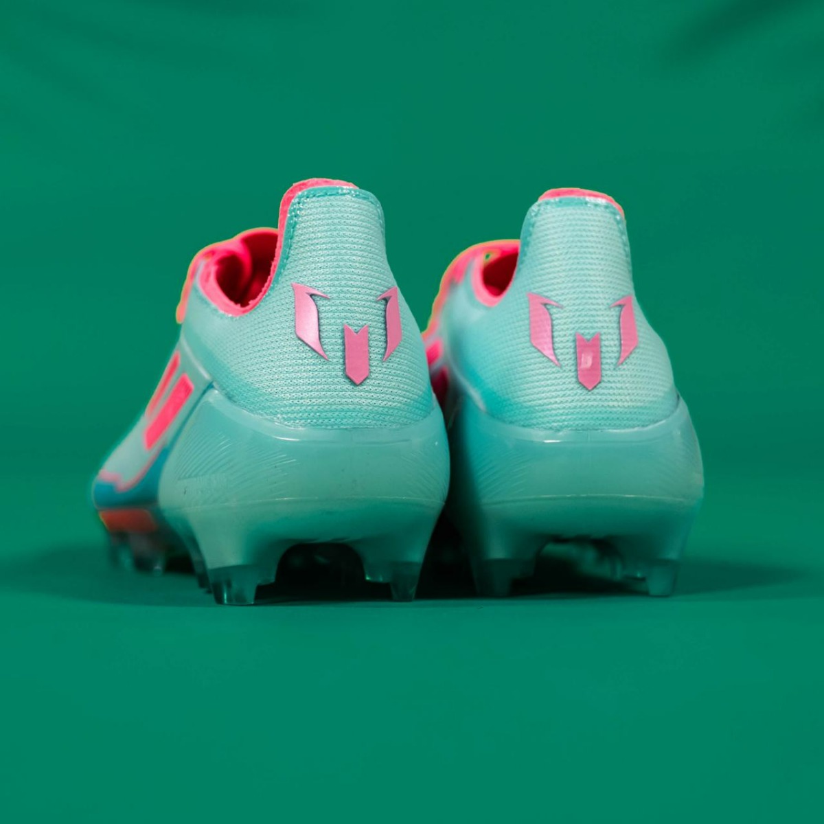 20250417-slider-blokje-adidas-Messi-La-Vida-Tropical-Pack-3.jpg