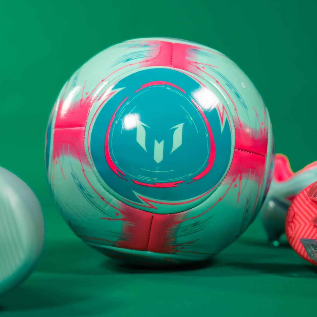 20250417-slider-blokje-adidas-Messi-La-Vida-Tropical-Pack-7.jpg
