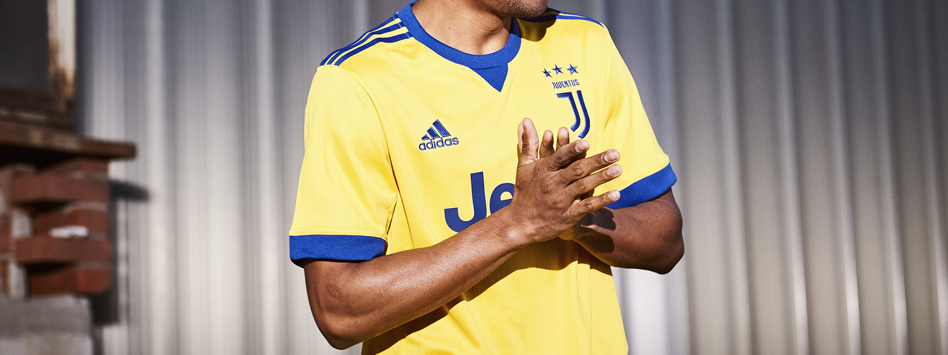 JUventus-AWAY-17-18-slider-header-1920x720.jpg