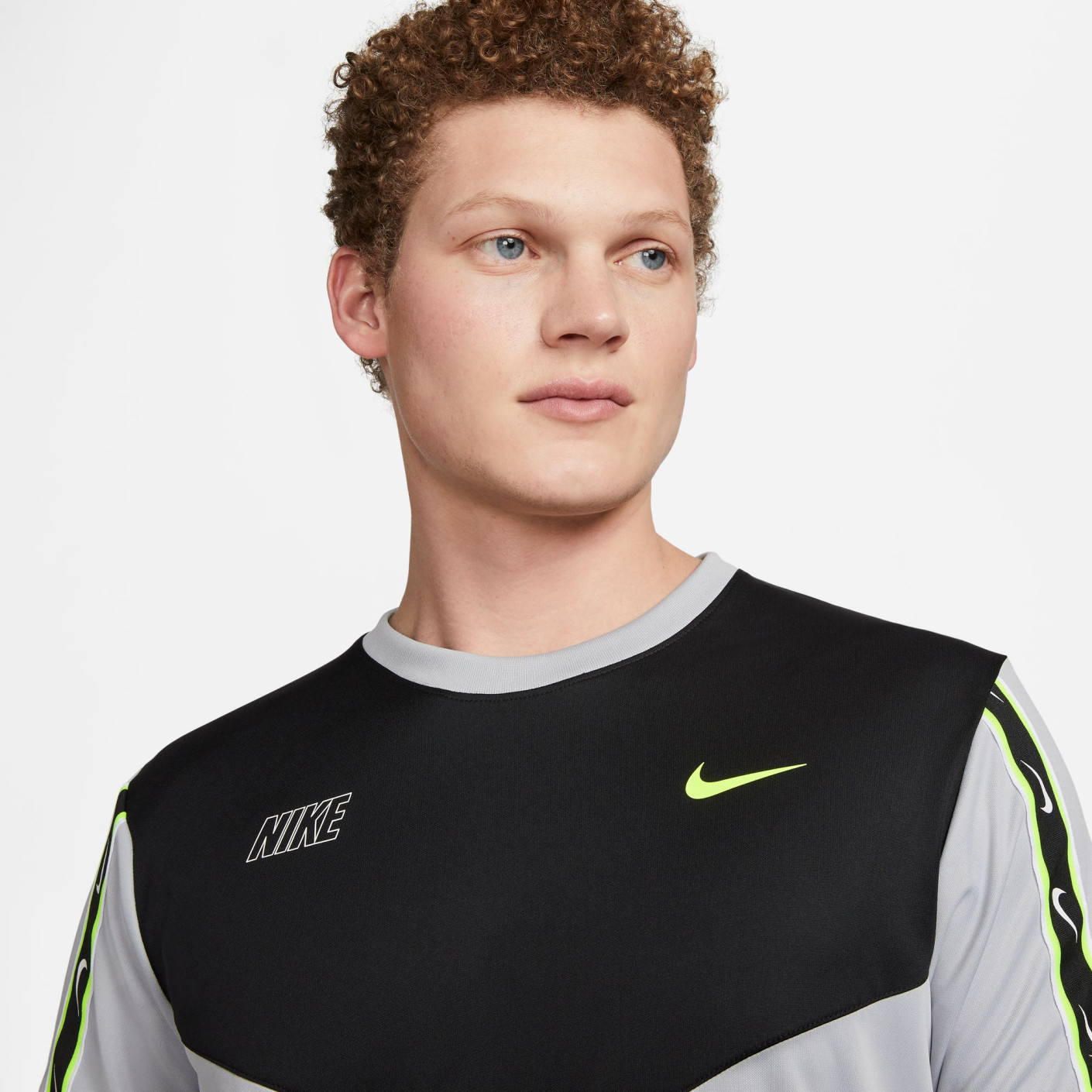 Nike Sportswear Repeat Ensemble Ete Woven Gris Jaune Vif Noir Voetbalshop.be