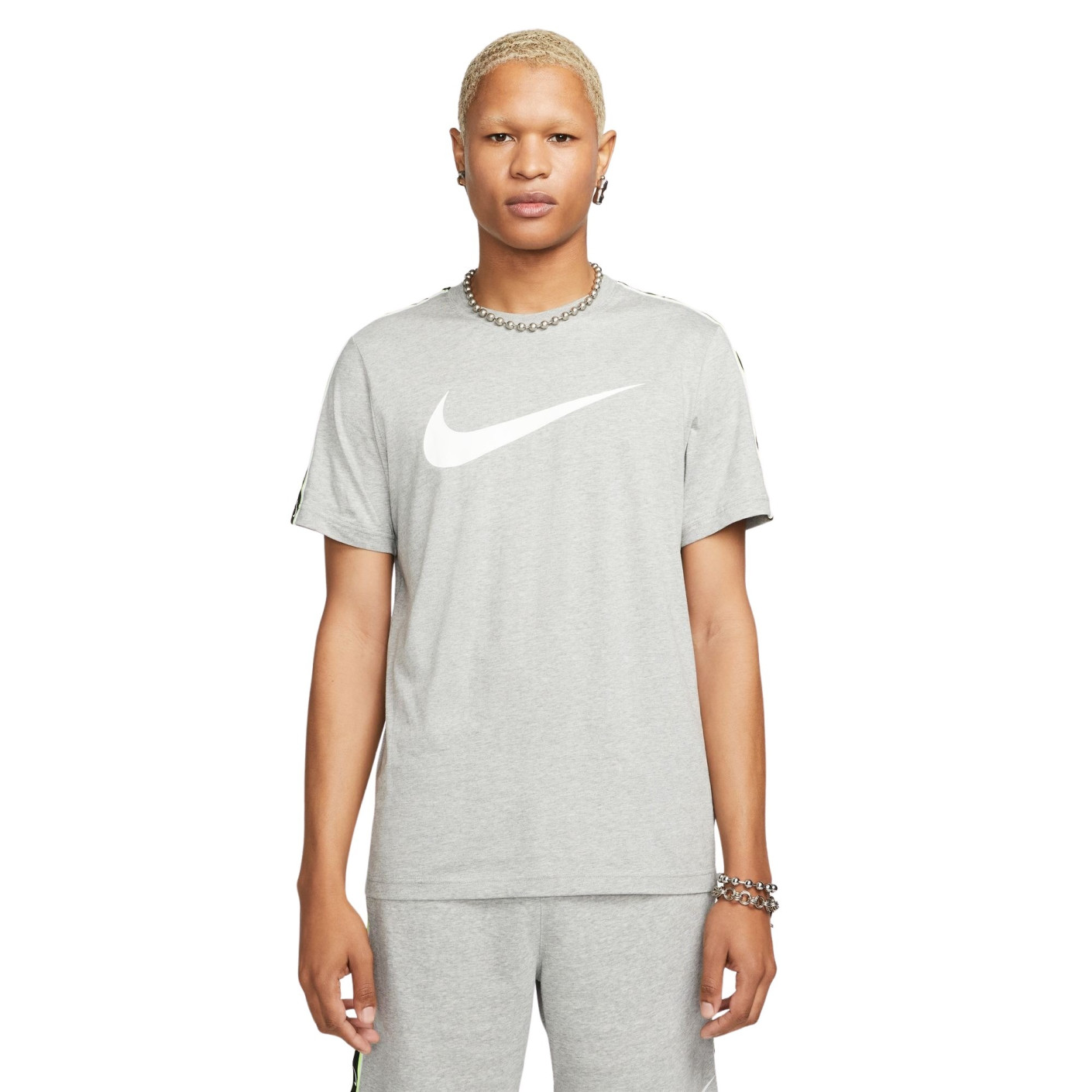Nike Sportswear Repeat T-Shirt Gris Blanc Noir