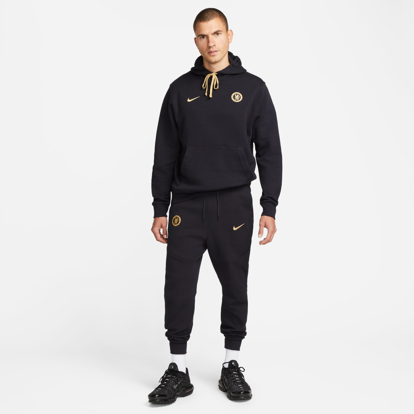 Nike Chelsea Tech Fleece Pantalon de Jogging 2023 2024 Noir Or Voetbalshop.be