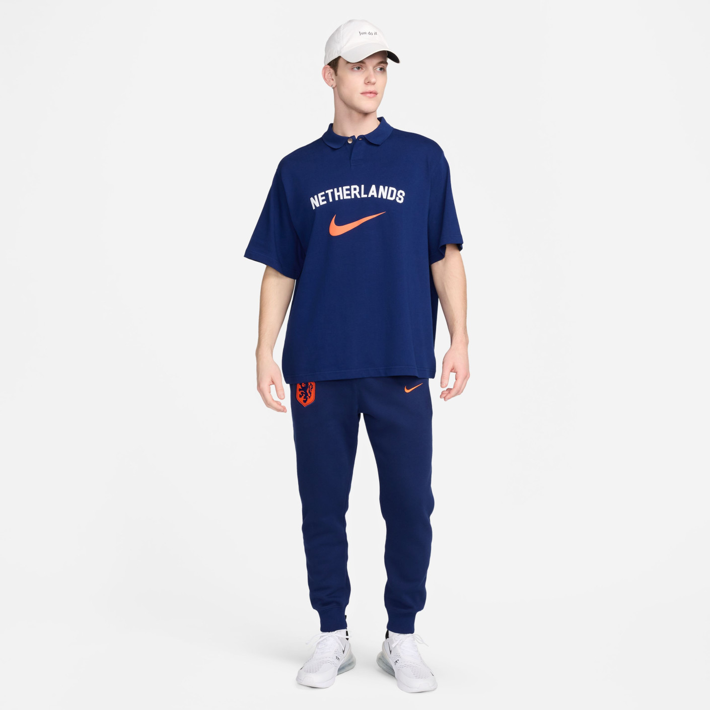 Pantalon de survetement Nike Netherlands Sportswear Club 2024 2026 bleu orange Voetbalshop.be
