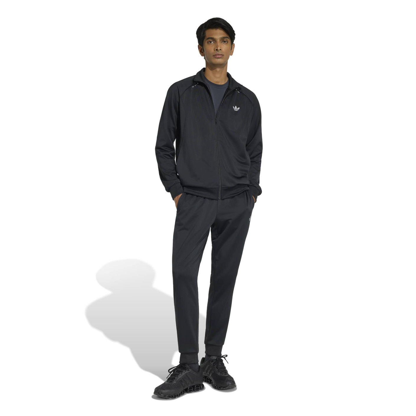 Survêtement adidas Tech Essential noir et blanc