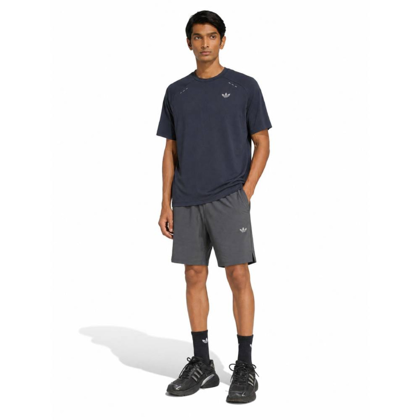 adidas Tech Essential Woven Zomerset Donkergrijs Zilver