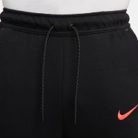 Nike Liverpool Tech Fleece Windrunner Survêtement 2022-2023 Noir Rouge