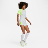 Nike Dri-Fit Strike 23 Short d'Entraînement Femmes Gris Vert Rose