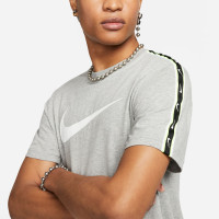 Nike Sportswear Repeat T-Shirt Grijs Wit Zwart