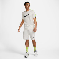 Nike Sportswear Repeat Short Blanc Noir Jaune Vif