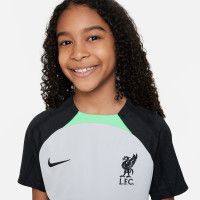 Nike Liverpool Strike Maillot d'Entraînement 2023-2024 Enfants Gris Noir Vert
