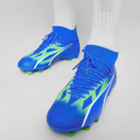 PUMA Ultra Pro Gazon Naturel Gazon Artificiel Chaussures de Foot (MG) Bleu Blanc Vert Vif