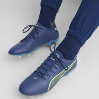 PUMA King Pro Gazon Naturel Gazon Artificiel Chaussures de Foot (MG) Bleu Foncé Vert Vif Bleu