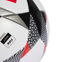 Ballon de football adidas de l'UEFA Champions League pour femmes, taille 5 2023-2024, blanc, noir, rouge