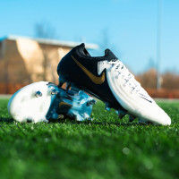 Nike Phantom GX II Elite Crampons Vissés Chaussures de Foot (SG) Pro Player Noir Blanc Cassé Doré