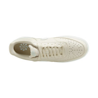 Baskets Nike Court Vision Low Next Nature beiges et blanches