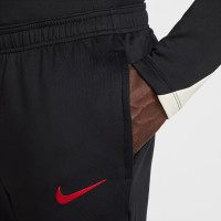 Nike Liverpool Strike Trainingsbroek 2024-2025 Zwart Gebroken Wit Rood