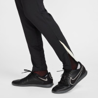 Nike Liverpool Strike Trainingsbroek 2024-2025 Zwart Gebroken Wit Rood