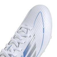 adidas F50 League Gras / Kunstgras Voetbaschoenen (MG) Kids Wit Blauw Zilver