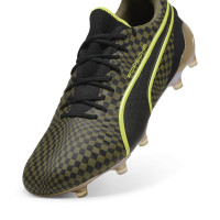 PUMA King Ultimate X Porsche Gazon Naturel Artificiel Chaussures de Foot (MG) Vert Olive Noir Doré