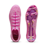 PUMA Ultra 5 Ultimate X KidSuper Gras Voetbalschoenen (FG) Roze
