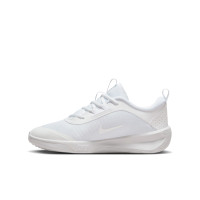 Nike Omni Multi-Court Baskets Blanc Argenté