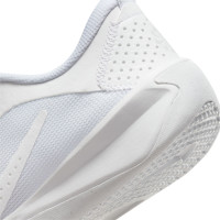 Nike Omni Multi-Court Baskets Blanc Argenté