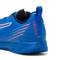 PUMA Ultra 6 Play Chaussures de Foot en Salle (IN) Enfants Bleu Blanc Rouge Vif