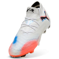PUMA Future 8 Ultimate Gazon Naturel Chaussures de Foot (FG) Blanc Rouge Vif Bleu