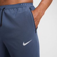 Pantalon d'entraînement tissé Nike Stride bleu foncé argenté