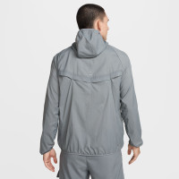 Survêtement tissé à fermeture éclair Nike Stride Repel, gris argenté