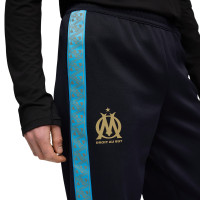 PUMA Olympique Marseille Pre-Match KING Anthem Trainingsbroek 2025-2026 Donkerblauw Lichtblauw