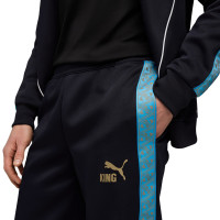 PUMA Olympique Marseille Pre-Match KING Anthem Trainingsbroek 2025-2026 Donkerblauw Lichtblauw