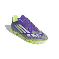 adidas F50 Club Gazon Naturel Gazon Artificiel Chaussures de Foot (MG) Enfants Mauve Blanc Néon Jaune