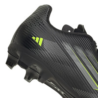 adidas F50 Club Gazon Naturel Gazon Artificiel Chaussures de Foot (MG) Enfants Noir Argenté Néon Jaune